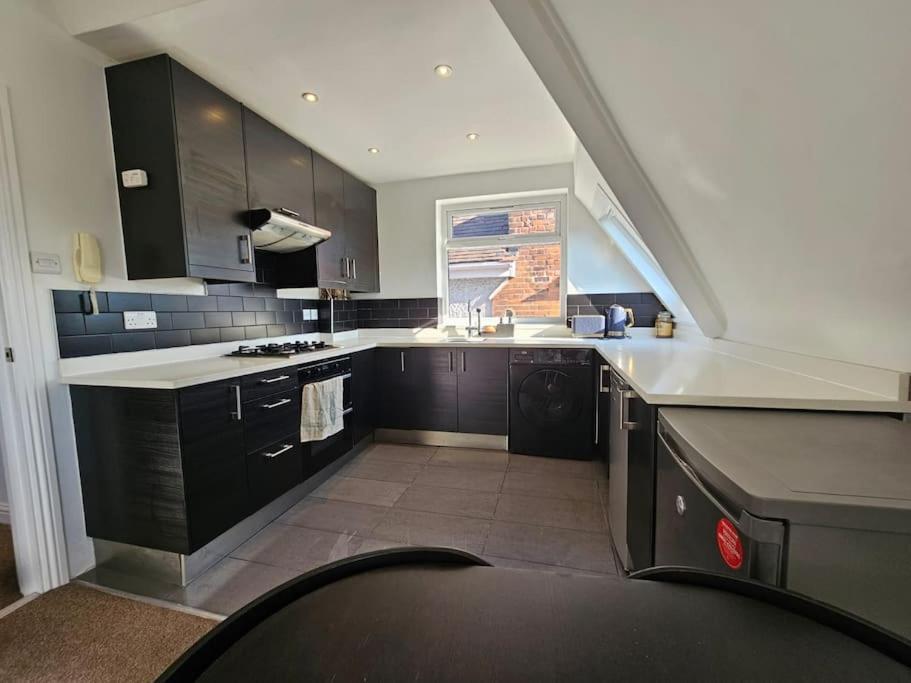 2 Bedroom Flat In Camden *