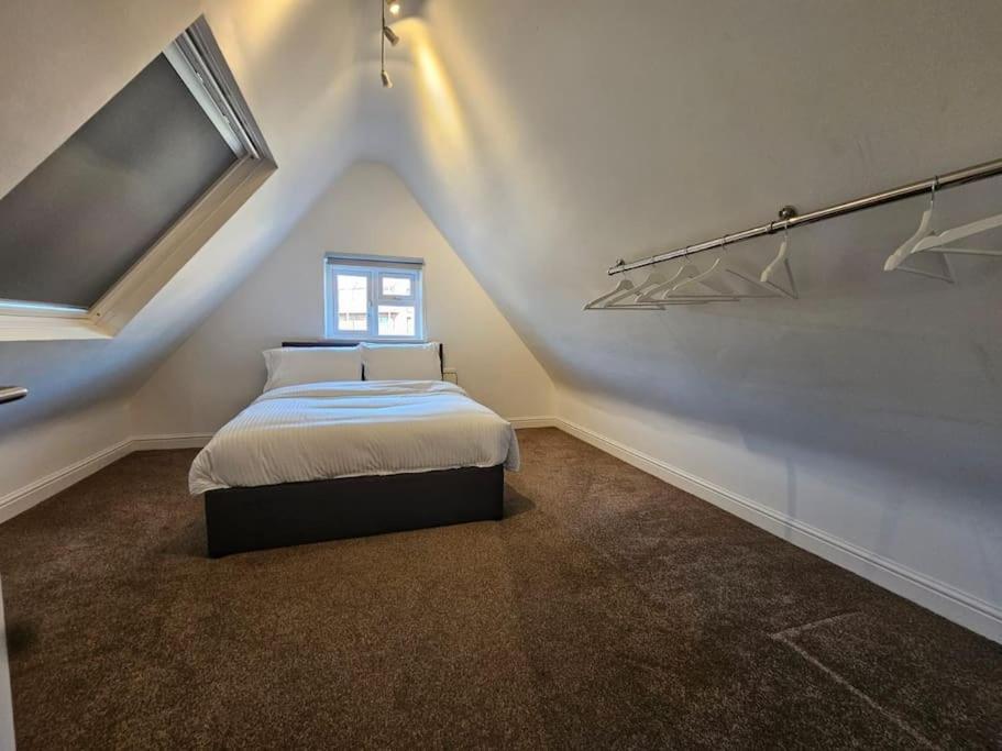 2 Bedroom Flat In Camden Apartment